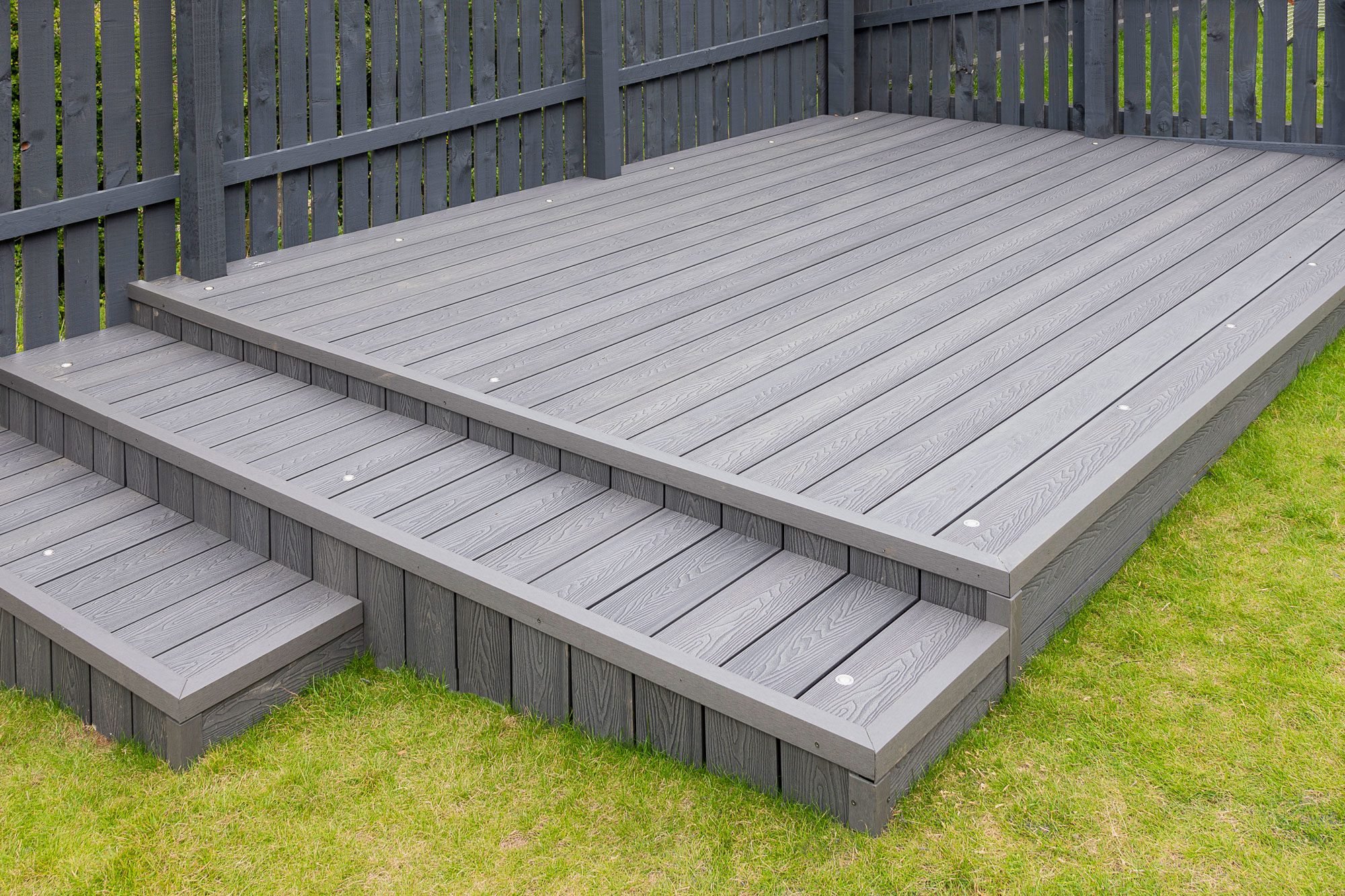 Aesthetically Appealing Decking To Level Up Your Home’s Outdoor Space